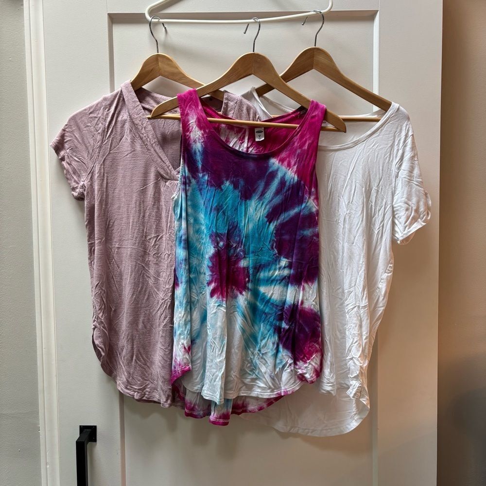 Old Navy Luxe Tee & Tank Top Trio – Size M (Soft Pink, White, Tie-Dye)